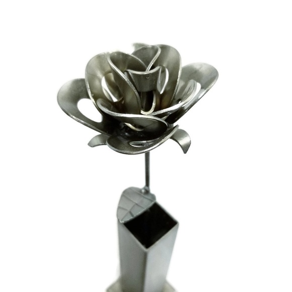 Scrap Metal Art Welded Steel Rose and Vase - Picture 5 of 8